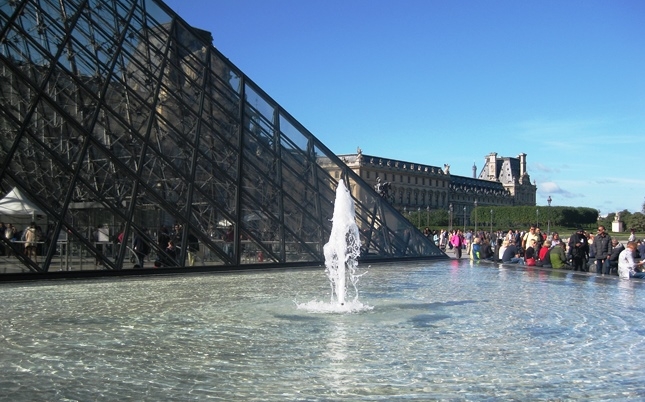 Louvren lähde